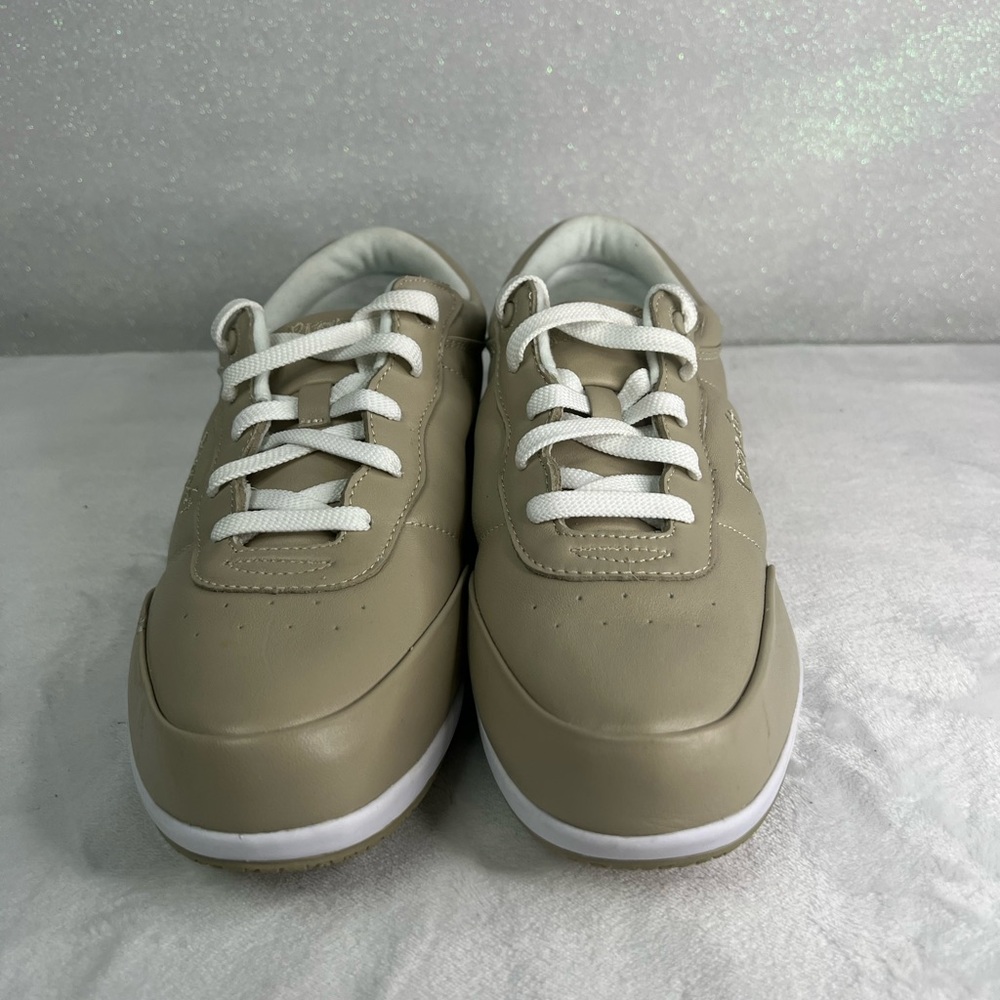 Propet size 10 shoes for woman